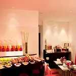 Villathena Paris