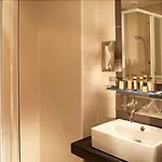 Villathena Paris