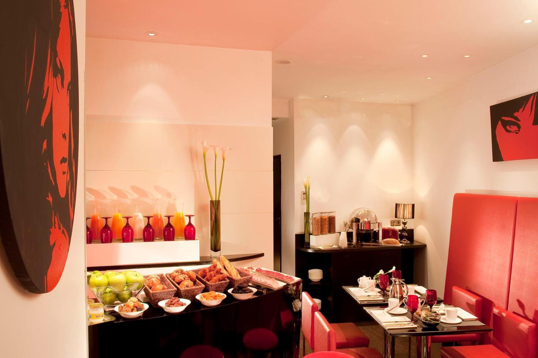Villathena Paris